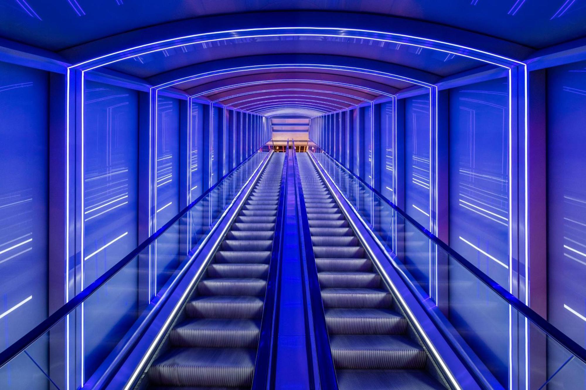 فندق W سيدني المظهر الخارجي الصورة The escalator at the entrance of the hotel
