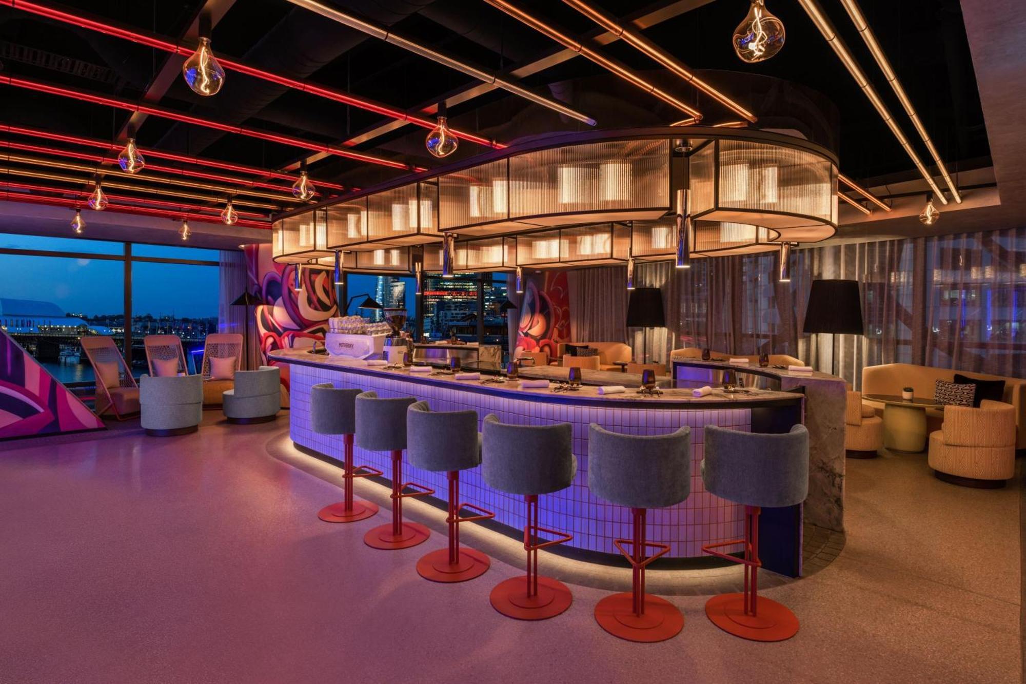 فندق W سيدني المظهر الخارجي الصورة The bar at the 101 Skybar