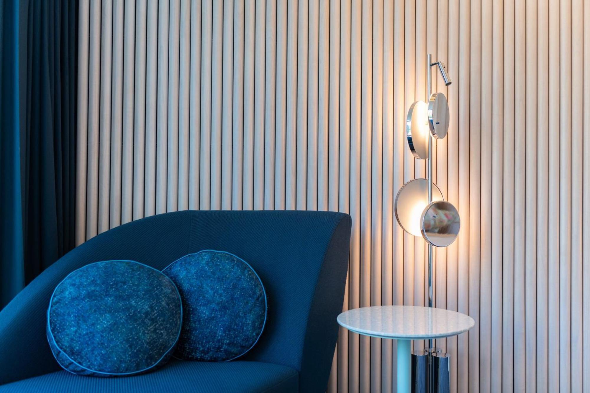 فندق W سيدني المظهر الخارجي الصورة A floor lamp